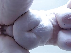 彼女のボーイフレンドが家から彼女を見ている間、繭はまた家を空にします。 無料 動画 エッチ 女性 ファルスはすぐに鉄筋コンクリートの軌道に変わるので、あなたはそれを見ることはできません。 その後、男は家の外に女性を呼び出し、両方の穴を舐め始めました。 オーラルセックスを行って、非常にセクシーな彼女の恋人の男根を過負荷にし、彼女のために忘れられないロデオを設定します。