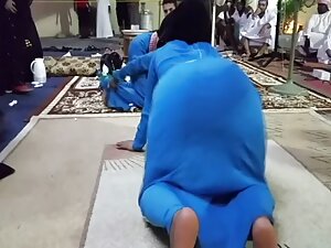 魅力的なハトのための水の中の大きな鶏 女 ...